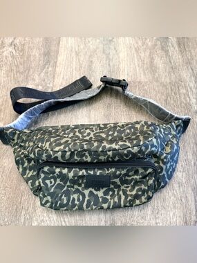 New Victoria's Secret PINK Oversized 16" Fanny Pack Belt Bag Camo Green Leopard